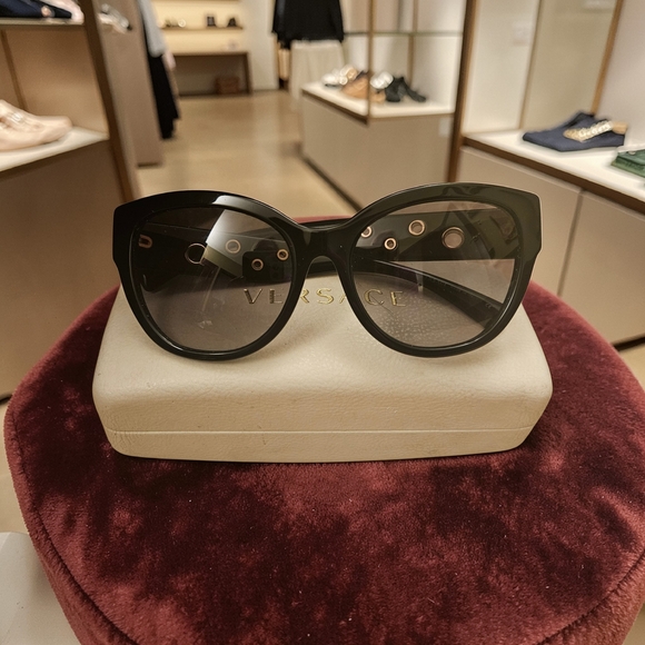 VERSACE Medusa Black Cat-Eye Grey Lens Sunglasses VE4314 GB1/11 - Picture 2 of 9